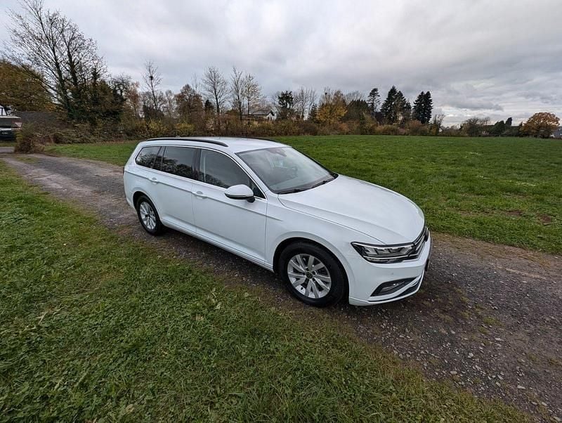 Gebraucht VW Passat Business 150 PS (110 kW) 2023 Weiß Kombi