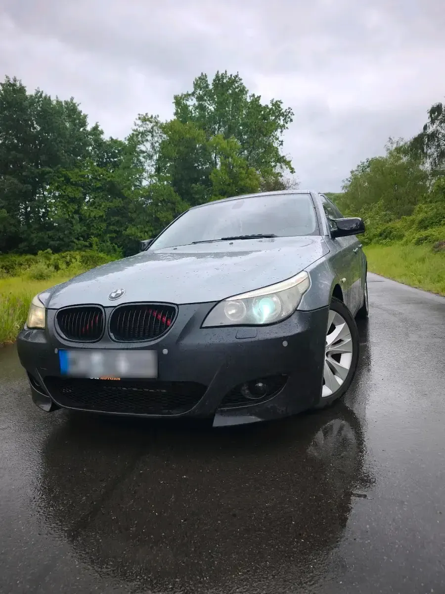 Gebraucht BMW 523 176 PS (129 kW) 2005 Grau Limousine