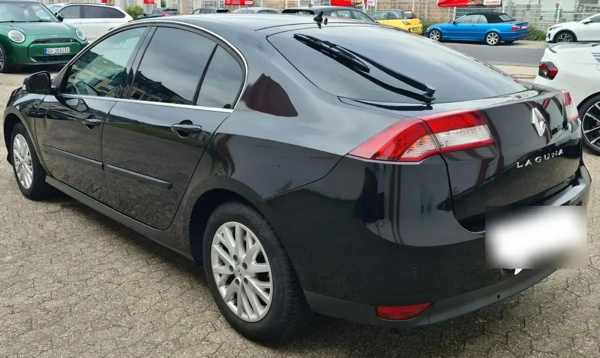 Gebraucht Renault Laguna III Dynamique 150 PS (110 kW) 2013 Schwarz Limousine