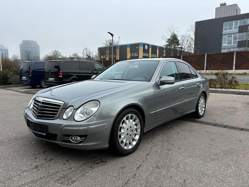 Silber Gebraucht 2008 Mercedes E420 Limousine | 6.950 € - Bild 1/4