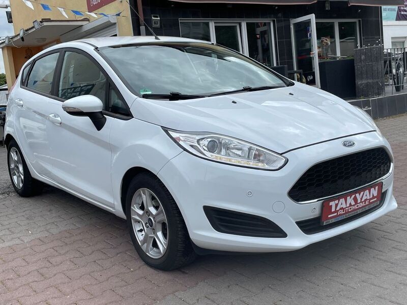 Gebraucht Ford Fiesta Trend 95 PS (69 kW) 2016 Weiß Kleinwagen