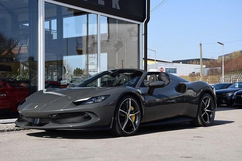 Gebraucht Ferrari 296 829 PS (609 kW) 2025 Grau Cabrio