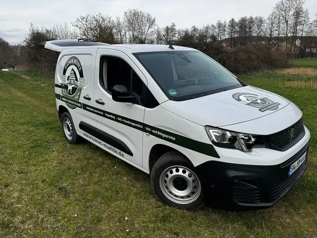 Gebraucht Peugeot Partner 102 PS (75 kW) 2023 Weiß Van / Kleinbus