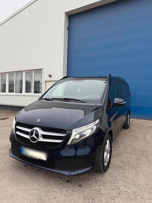 Blau Gebraucht 2020 Mercedes V300 Edition Van / Kleinbus | 42.999 € (Superpreis) - Bild 1/4