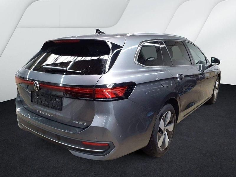 Gebraucht VW Passat Business 204 PS (150 kW) 2025 Grau Kombi