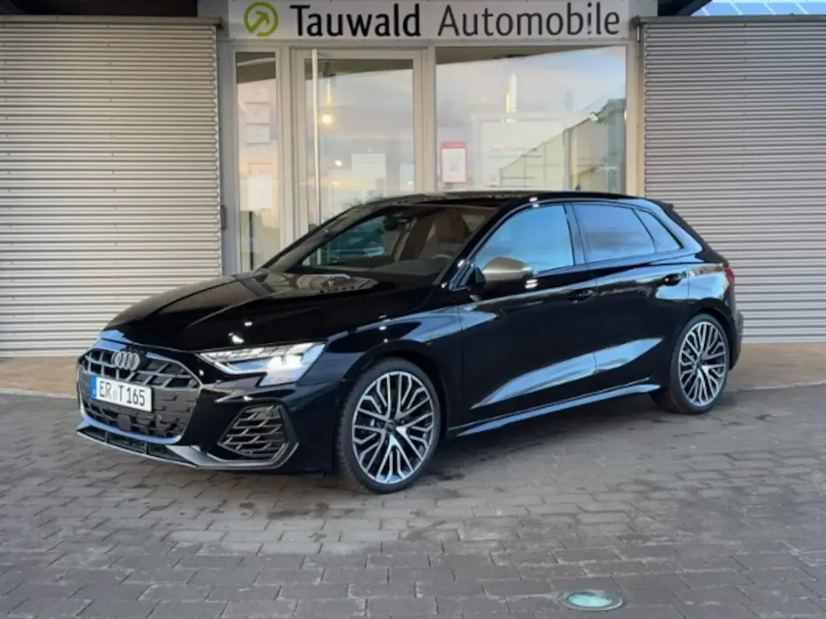 Gebraucht Audi S3 Ambiente 333 PS (244 kW) 2024 Schwarz Limousine