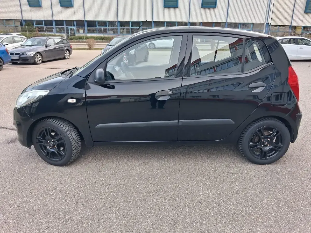 Gebraucht Hyundai i10 69 PS (50 kW) 2011 Schwarz Kleinwagen
