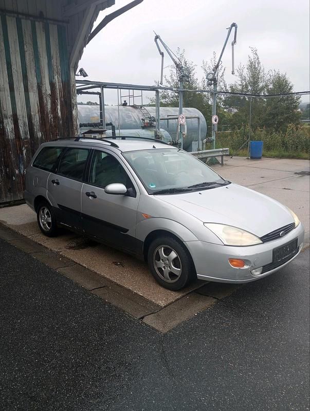 Silber Gebraucht 2000 Ford Focus Kombi | 200 € (Superpreis) - Bild 1/4