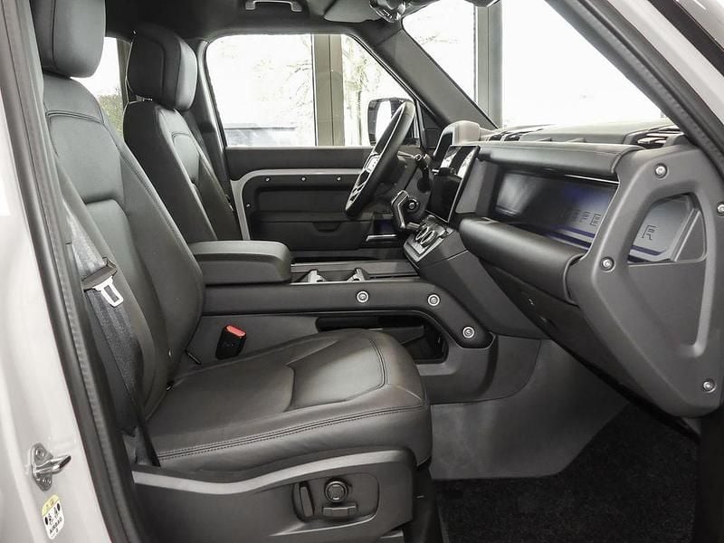 Neu Land Rover Defender HSE Dynamic 349 PS (256 kW) 2025 Grau SUV