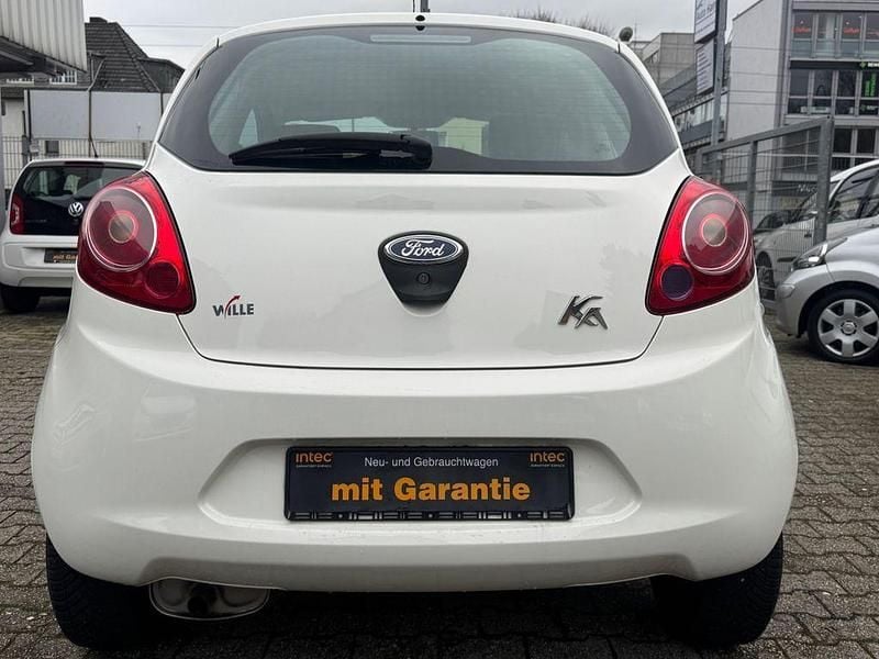 Gebraucht Ford Ka Ambiente 69 PS (50 kW) 2015 Weiß Limousine