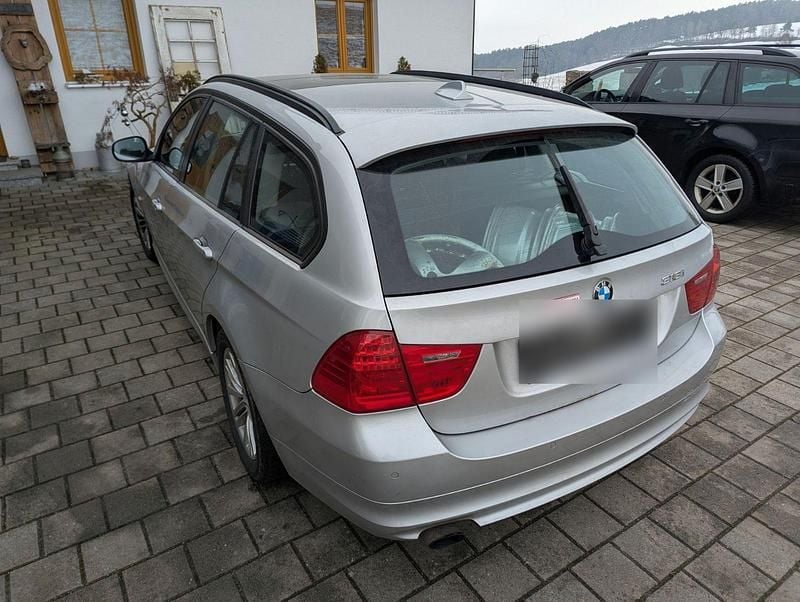 Gebraucht BMW 318 143 PS (105 kW) 2010 Silber Kombi