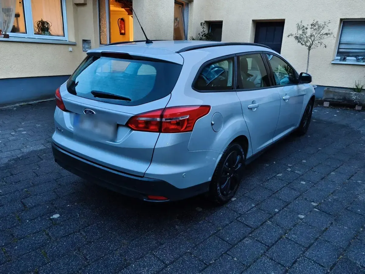 Gebraucht Ford Focus Trend 105 PS (77 kW) 2017 Silber Kombi