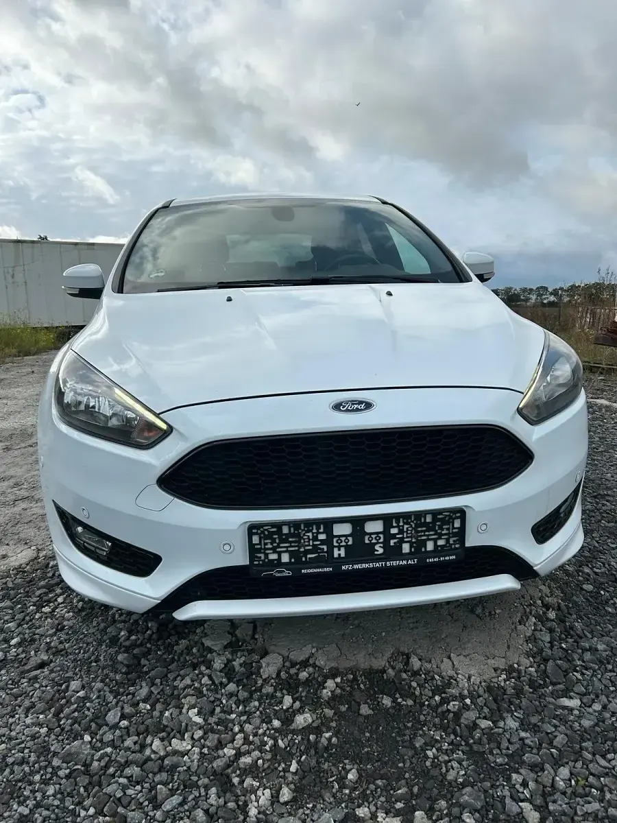 Gebraucht Ford Focus ST 184 PS (135 kW) 2018 Weiß Limousine
