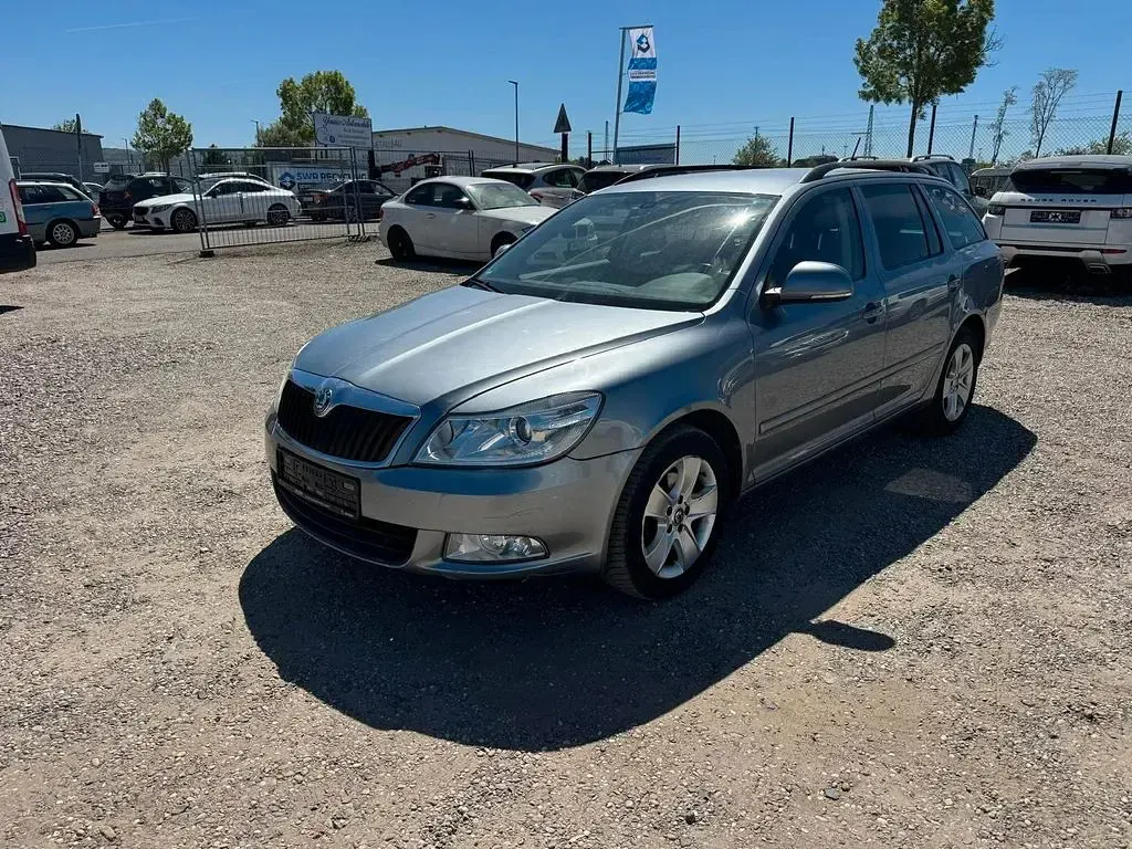Gebraucht Skoda Octavia 140 PS (102 kW) 2012 Grau Kombi