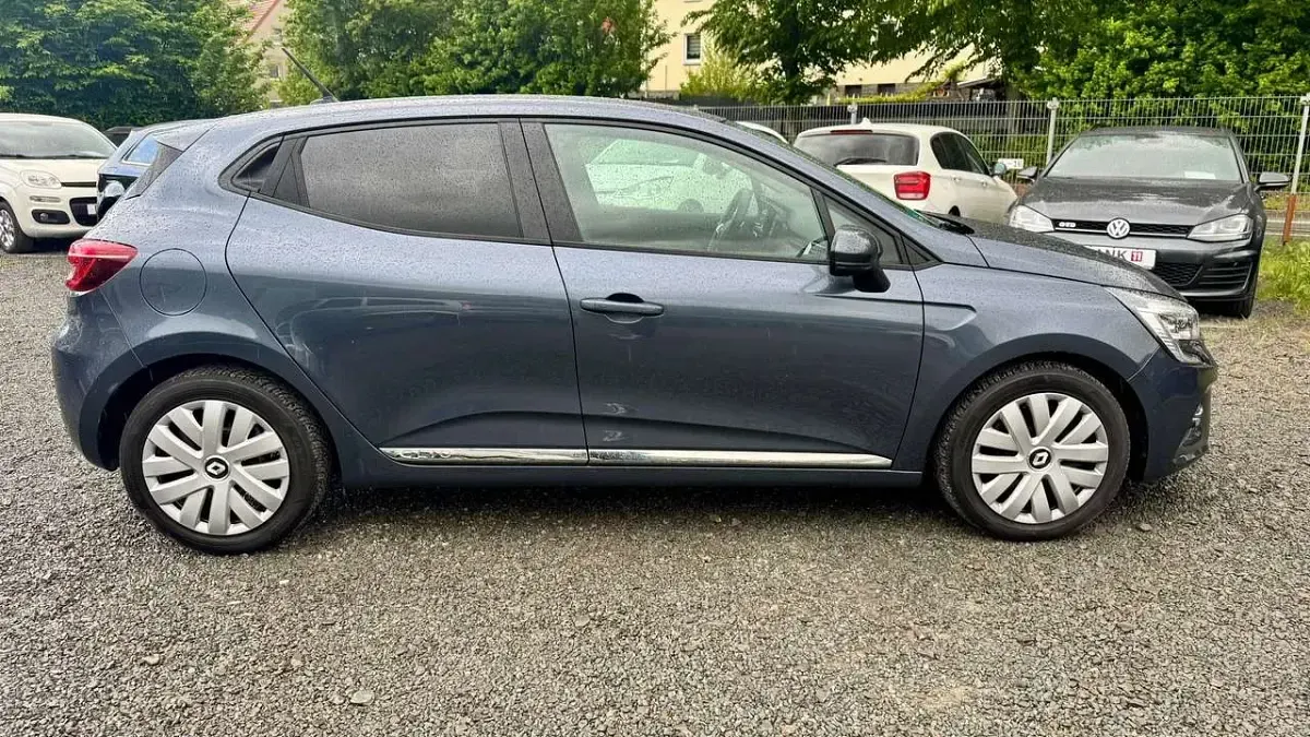 Używany Renault Clio V Experience 101 KM (74 kW) 2021 Szary Hatchback