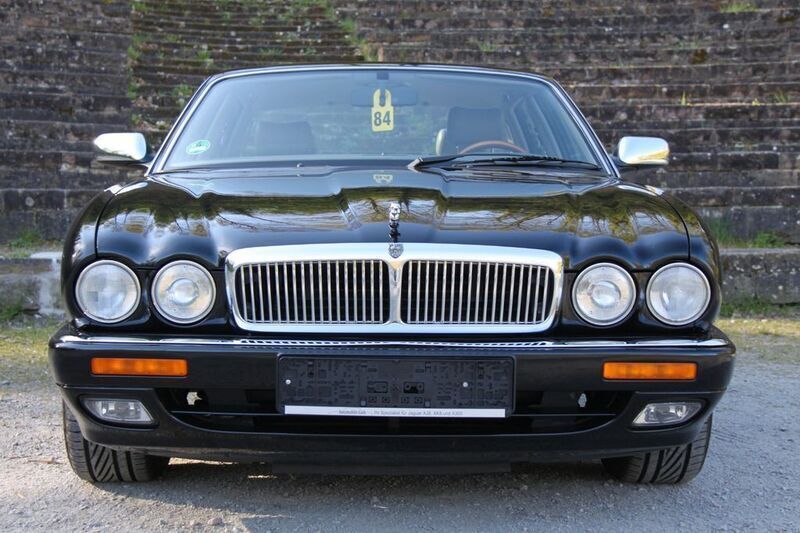 Schwarz Gebraucht 1996 Jaguar XJ6 Limousine | 24.999 € - Bild 1/4