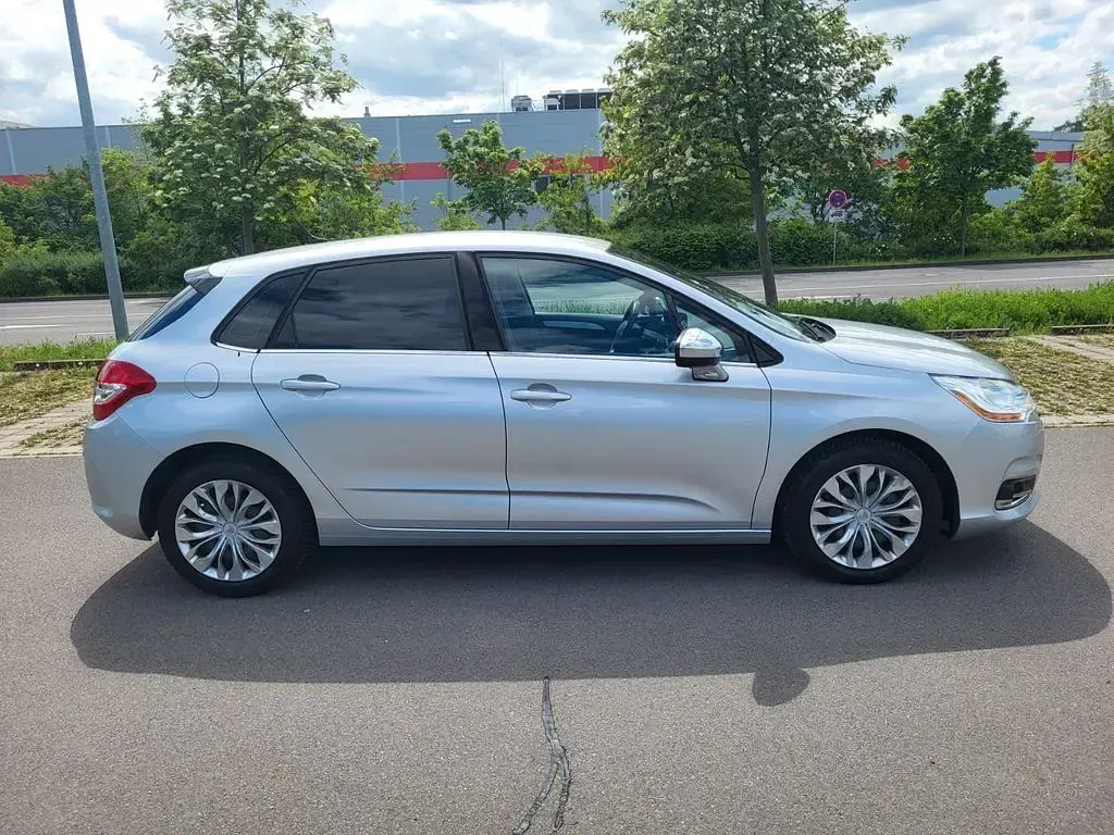 Gebraucht Citroën C4 SELECTION 114 PS (83 kW) 2013 Silber Limousine