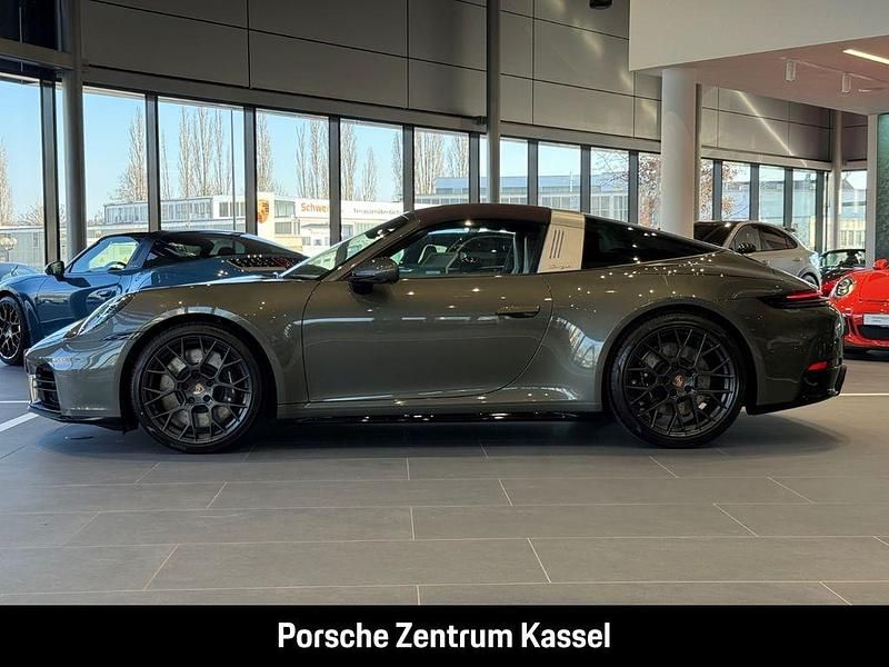 Neu Porsche 911 Targa 4S 480 PS (353 kW) 2026 Grün Cabrio