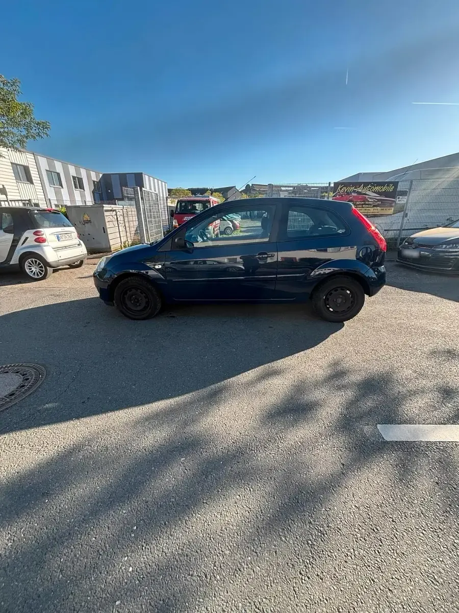 Gebraucht Ford Fiesta 90 PS (66 kW) 2008 Blau Kleinwagen