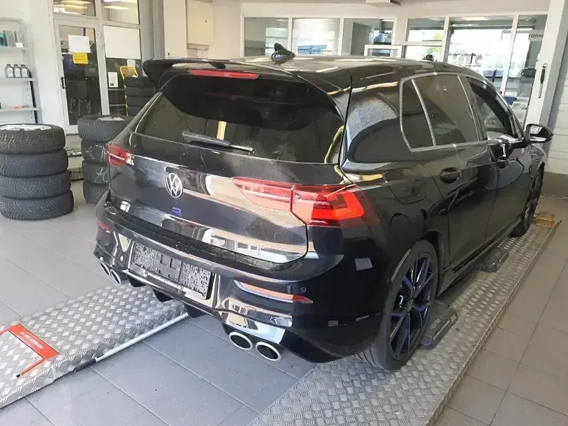 Gebraucht VW Golf VIII R 333 PS (244 kW) 2024 Deep black Limousine