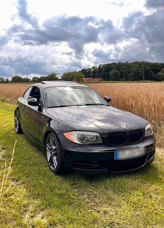 Schwarz Gebraucht 2012 BMW 135 Coupé M Sport Coupé | 18.500 € (Fairer Preis) - Bild 1/4