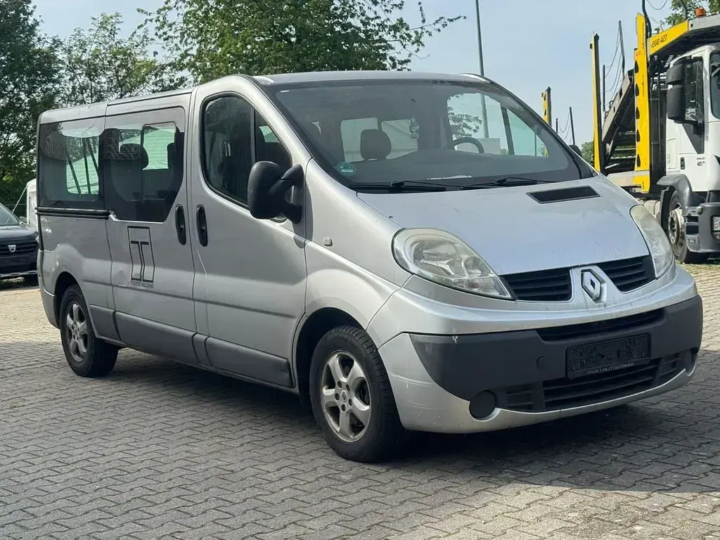 Second-hand Renault Trafic Expression 90 CP (66 kW) 2014 Argintiu Monovolum