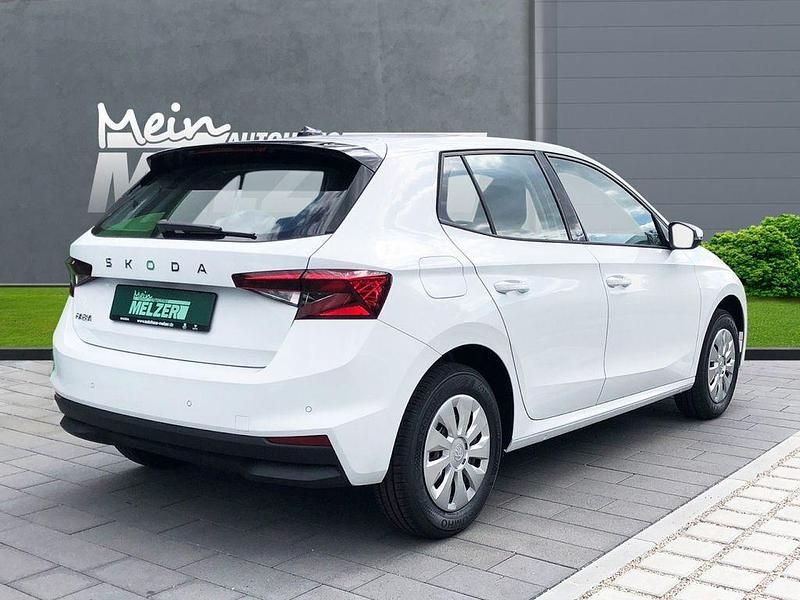 Neu Skoda Fabia Essence 95 PS (69 kW) 2025 Moonweiß Kleinwagen