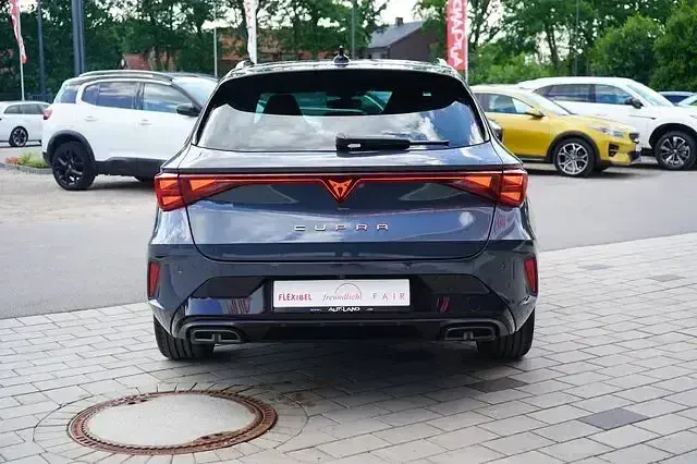 Neu Cupra Leon 150 PS (110 kW) 2026 Grau Limousine
