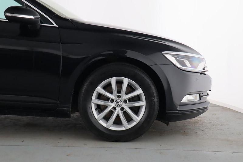 Gebraucht VW Passat Comfortline 150 PS (110 kW) 2019 Deep black perleffekt Kombi