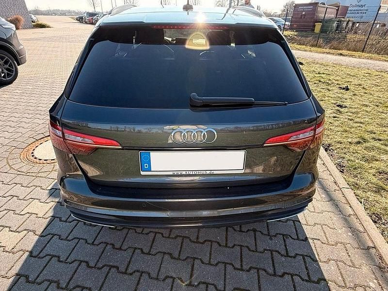 Gebraucht Audi A4 Advanced 163 PS (119 kW) 2021 Schwarz Kombi