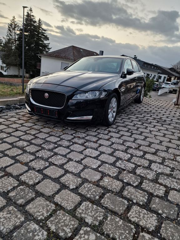 Schwarz Gebraucht 2017 Jaguar XF Portfolio Limousine | 16.200 € (Fairer Preis) - Bild 1/4