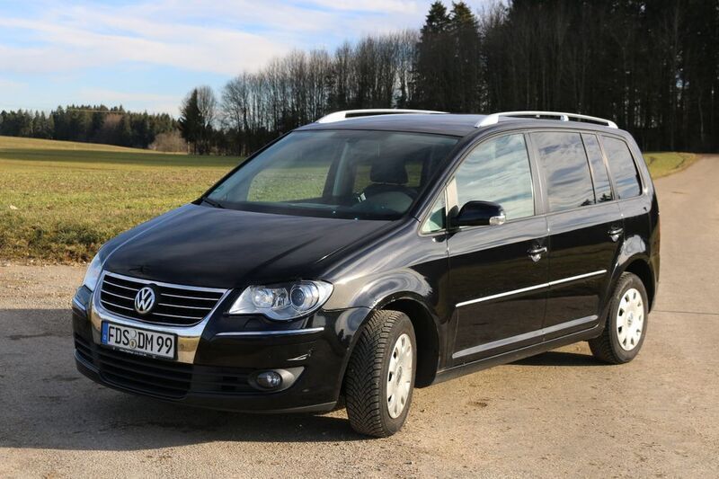 Schwarz Gebraucht 2008 VW Touran Highline Van / Kleinbus | 7.987 € (Teuer) - Bild 1/4