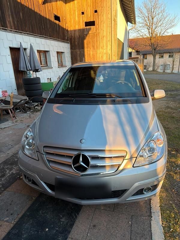 Gebraucht Mercedes B200 136 PS (100 kW) 2009 Silber Van / Kleinbus