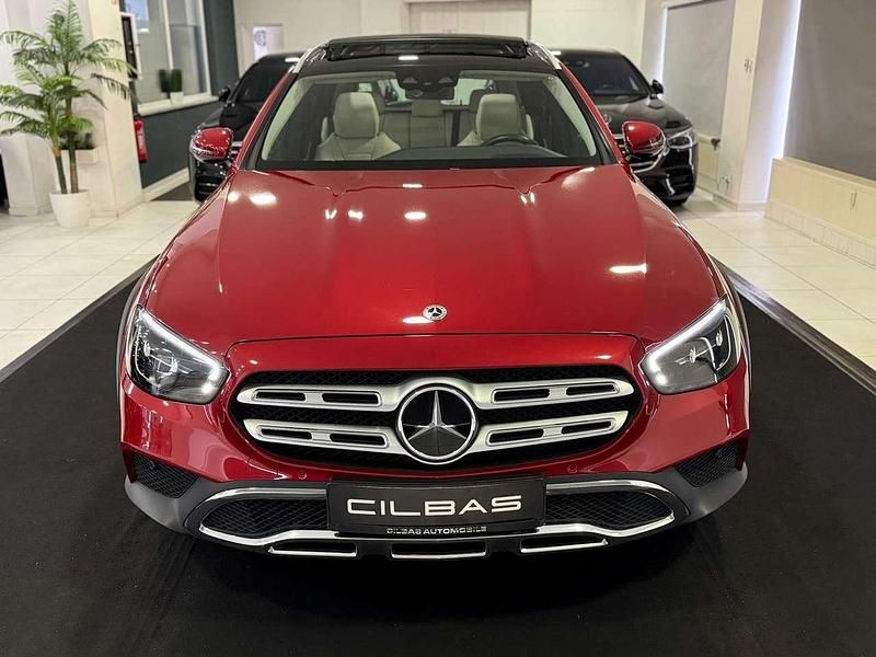 Gebraucht Mercedes E220 All-Terrain 194 PS (142 kW) 2022 Hyazinthrot  metalliclack Kombi