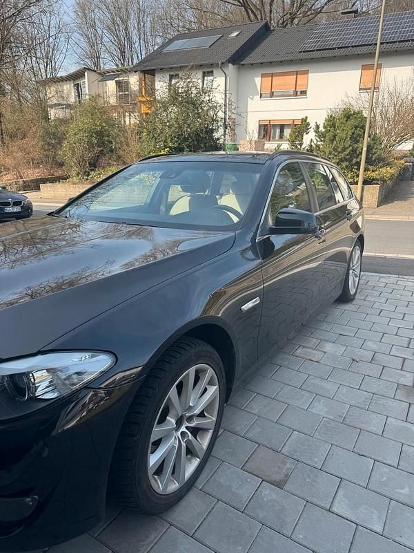 Gebraucht BMW 528 258 PS (189 kW) 2011 Schwarz Kombi