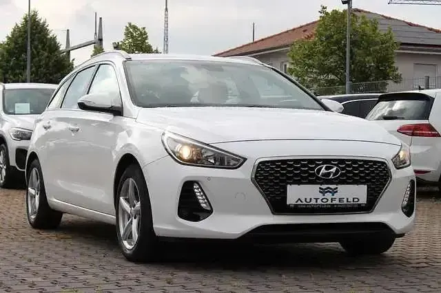 Gebraucht Hyundai i30 Trend 120 PS (88 kW) 2018 Weiß Kombi
