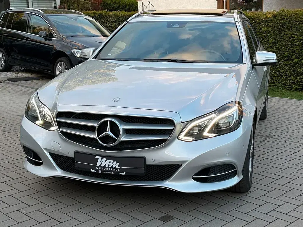Usado Mercedes E220 Avantgarde 170 CV (125 kW) 2017 Plateado Berlina