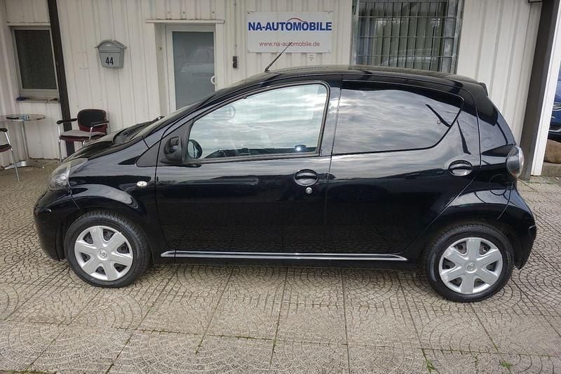 Gebraucht Toyota Aygo Edition 68 PS (50 kW) 2011 Schwarz Kleinwagen