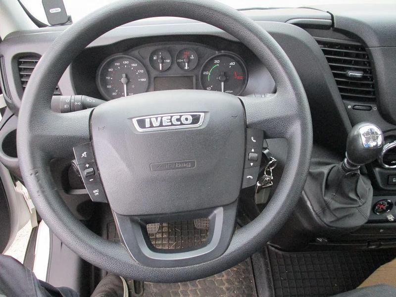 Gebraucht Iveco Daily 145 PS (106 kW) 2015 Weiß Van