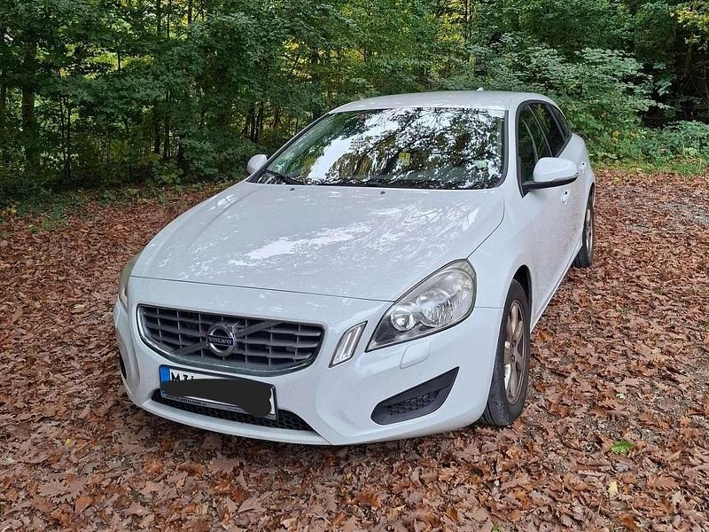 Weiß Gebraucht 2011 Volvo V60 Kombi | 5.000 € (Superpreis) - Bild 1/4