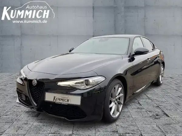 Nero vulcano, metallic (schwarz) Gebraucht 2023 Alfa Romeo Giulia Limousine | 39.900 € - Bild 1/4