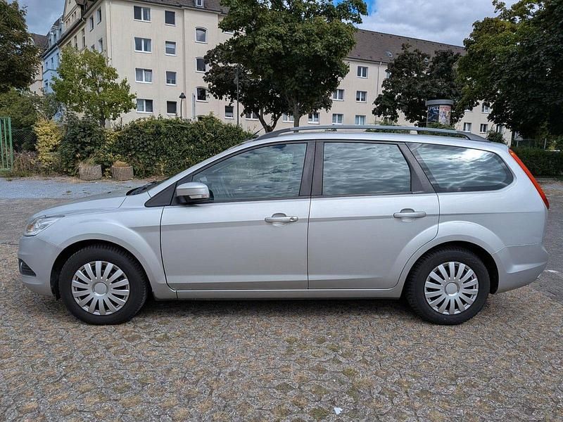Grau Gebraucht 2008 Ford Focus Kombi | 1.050 € (Superpreis) - Bild 1/4