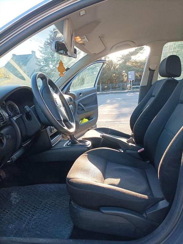 Gebraucht VW Passat Comfortline 131 PS (96 kW) 2002 Grau Limousine