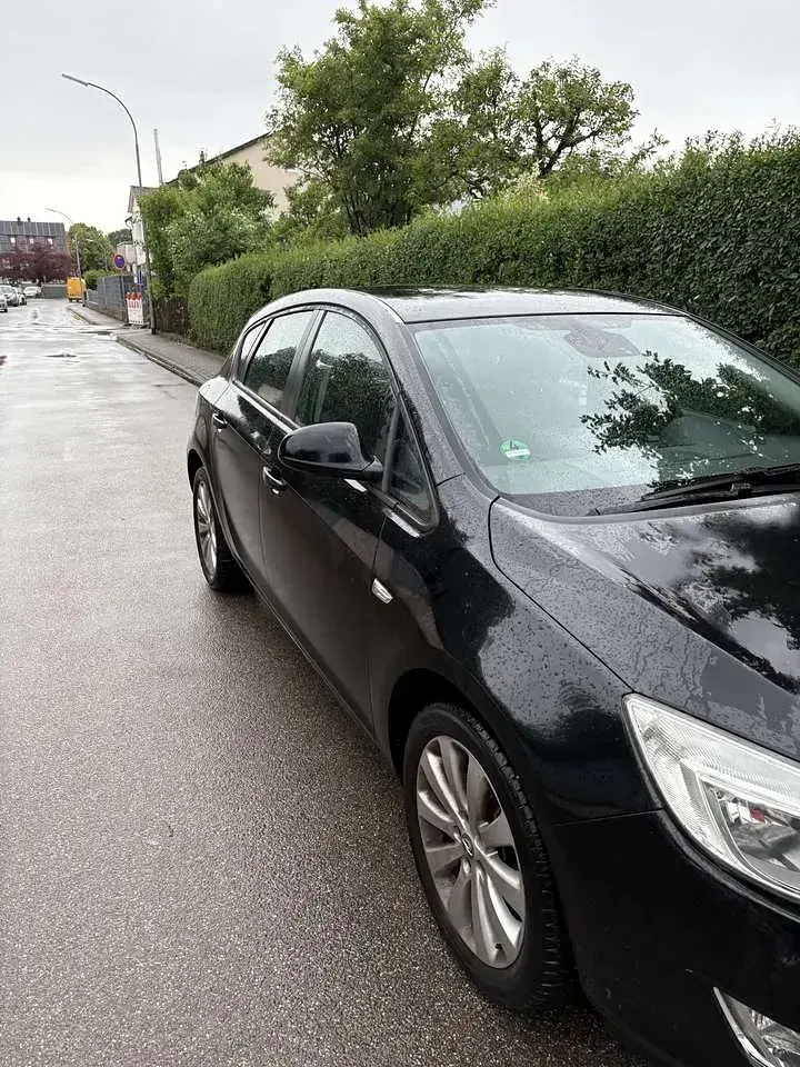 Gebraucht Opel Astra 116 PS (85 kW) 2010 Schwarz Kleinwagen