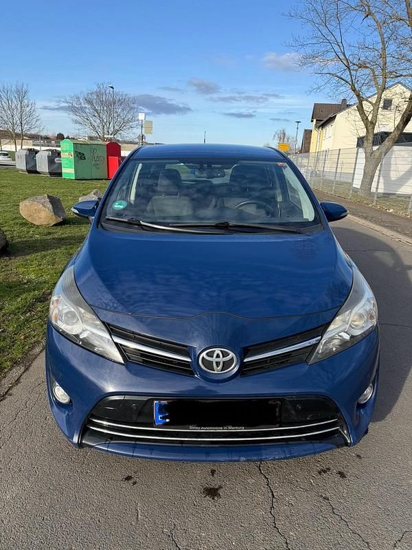 Gebraucht Toyota Verso 112 PS (82 kW) 2014 Blau Van / Kleinbus