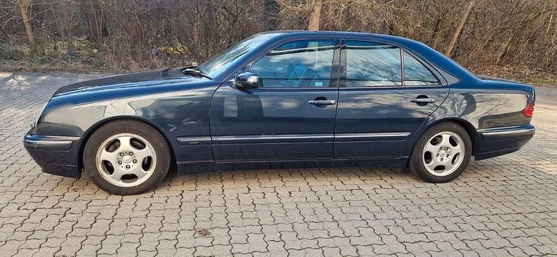 Gebraucht Mercedes E200 Avantgarde 163 PS (119 kW) 2000 Schwarz Limousine