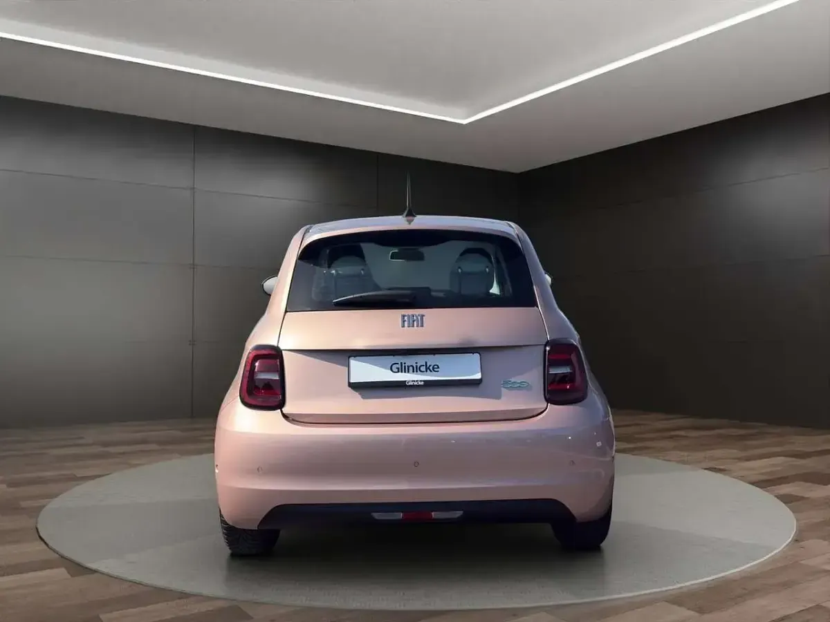 Gebraucht Fiat 500e La Prima 42 kW (58 PS) 2021 Colore esterno (rose gold) Limousine