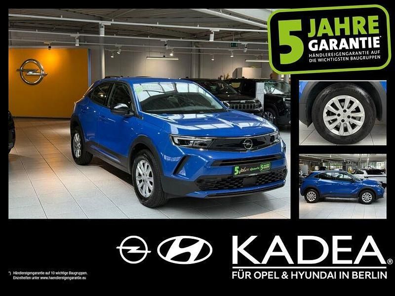 Perl blau/voltaik blau (metallic) Gebraucht 2021 Opel Mokka SUV | 15.990 € (Guter Preis) - Bild 1/3