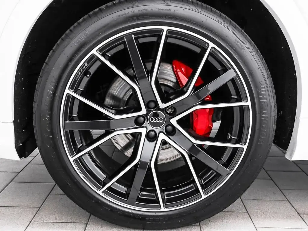 Używany Audi Q8 Competition 286 KM (210 kW) 2023 Biały SUV
