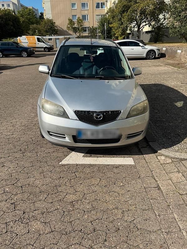 Grau Gebraucht 2004 Mazda 2 Kleinwagen | 900 € - Bild 1/4